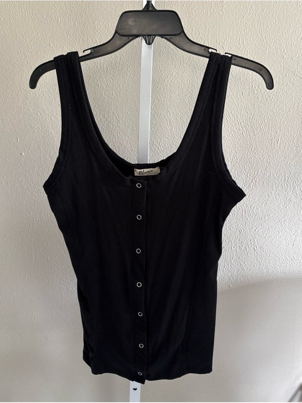 Black Ribbed Snap-Front Tank Top Size Medium